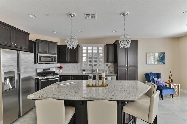 Photo - 1392 Violet Way