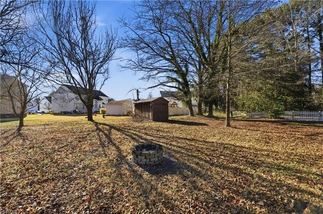 Building Photo - Charming 2 Bed, 2 Bath Home on Spacious Lot