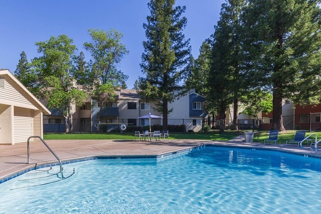 Photo - Redwood Square Apartments