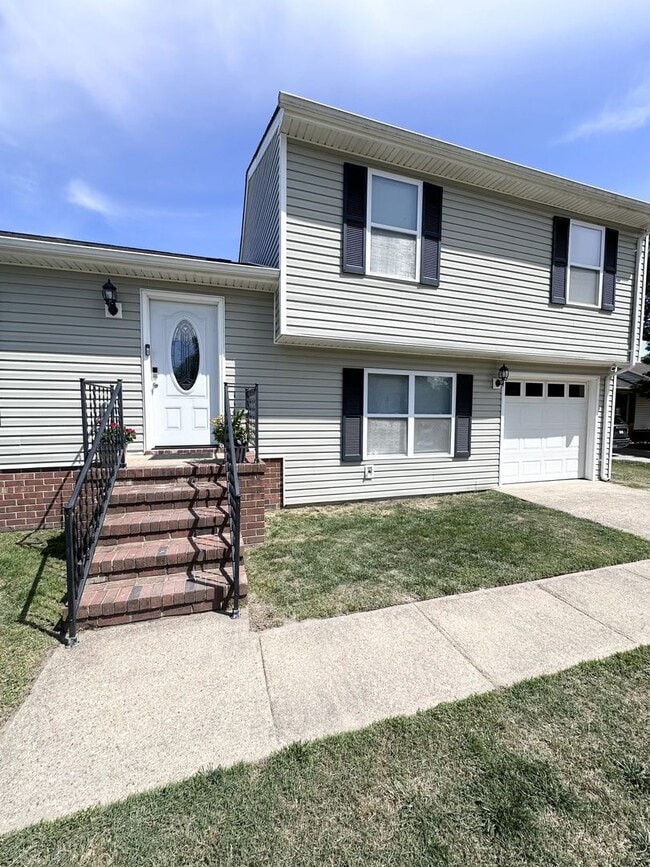 Photo - Charming Updated Home in Prime Chesapeake Location – Spacious Layout & Modern Touches!