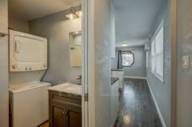 Photo - 1350 Haskell St Unit A