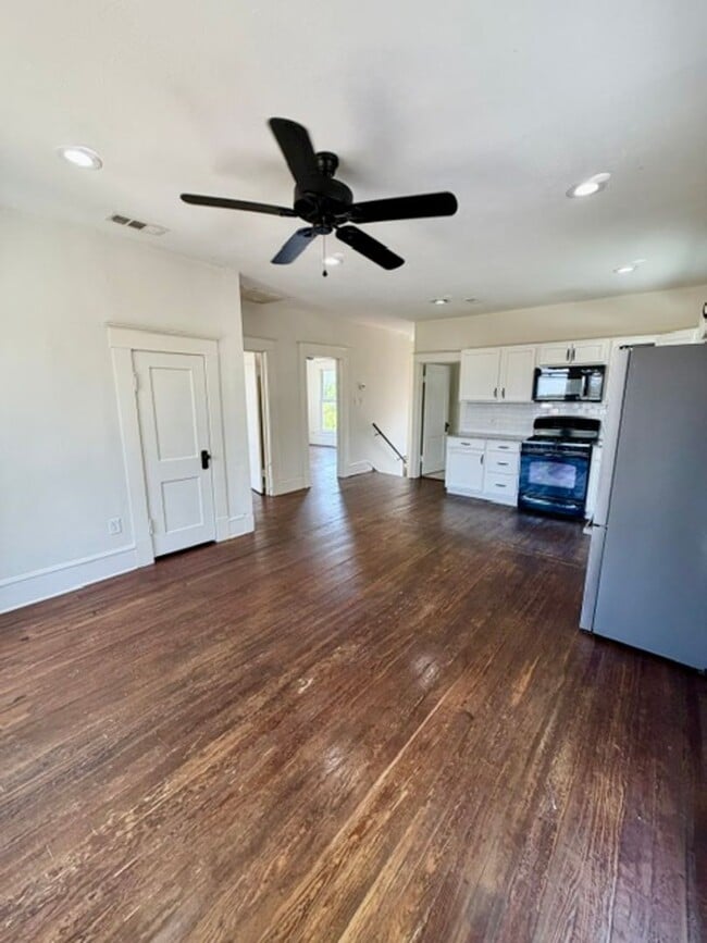 2201 Colonial Ave Unit B