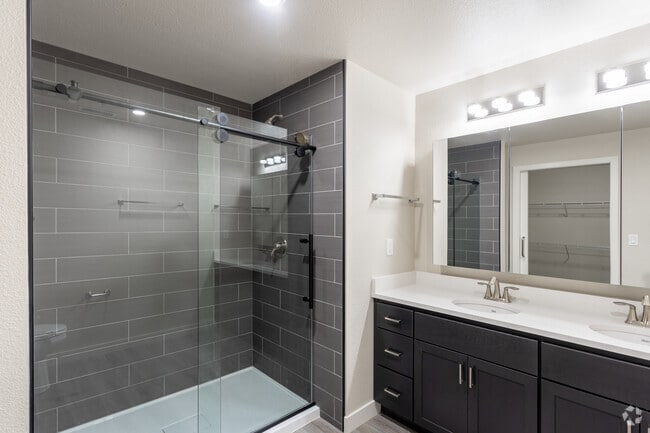1BR, 1BA - 970SF - Bathroom