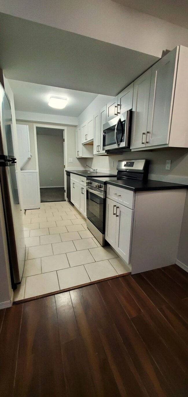 Photo - 1970-300-112 12 Ave