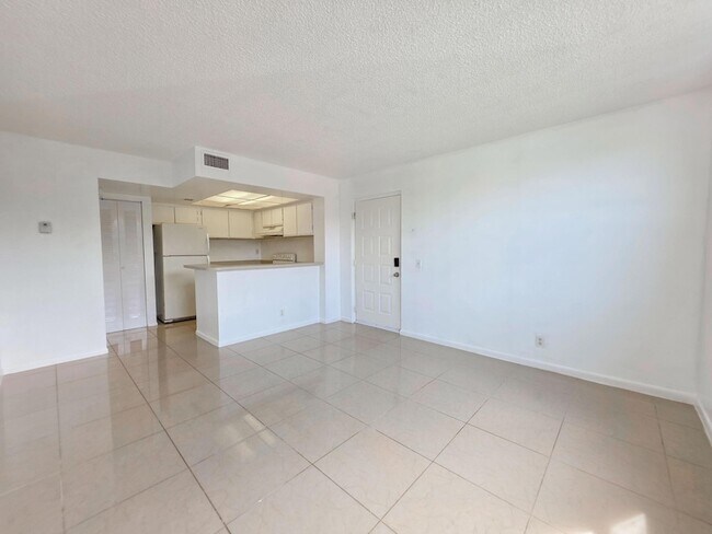 708 Executive Center Dr Unidad 12