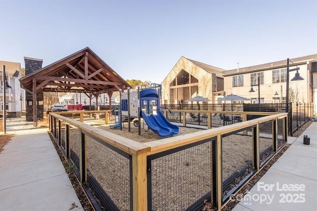 Photo - 3110 Doe River Wy