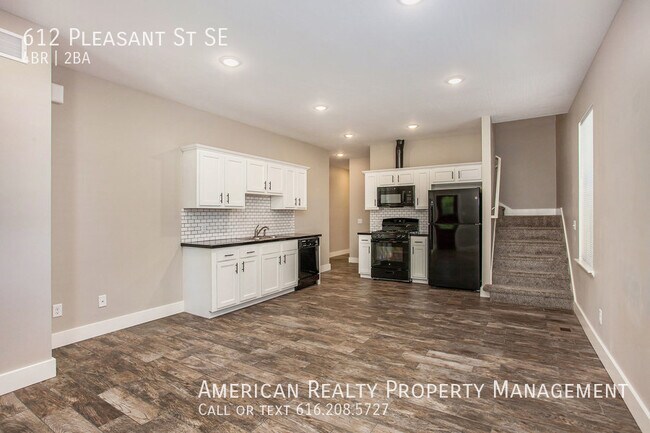 Photo - 612 Pleasant St SE