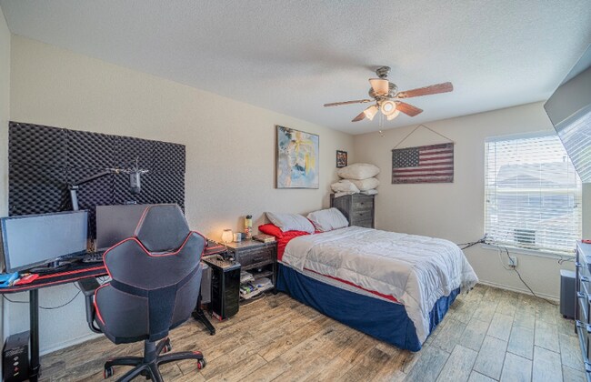 Photo - 8703 10th St