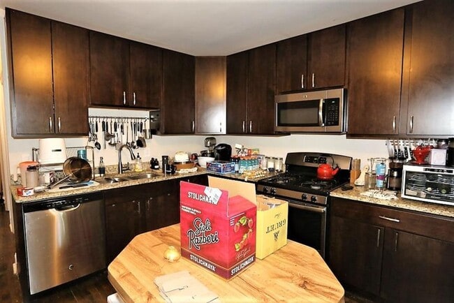 Building Photo - 3 bedroom in Chicago IL 60625 Unit 2 Rental