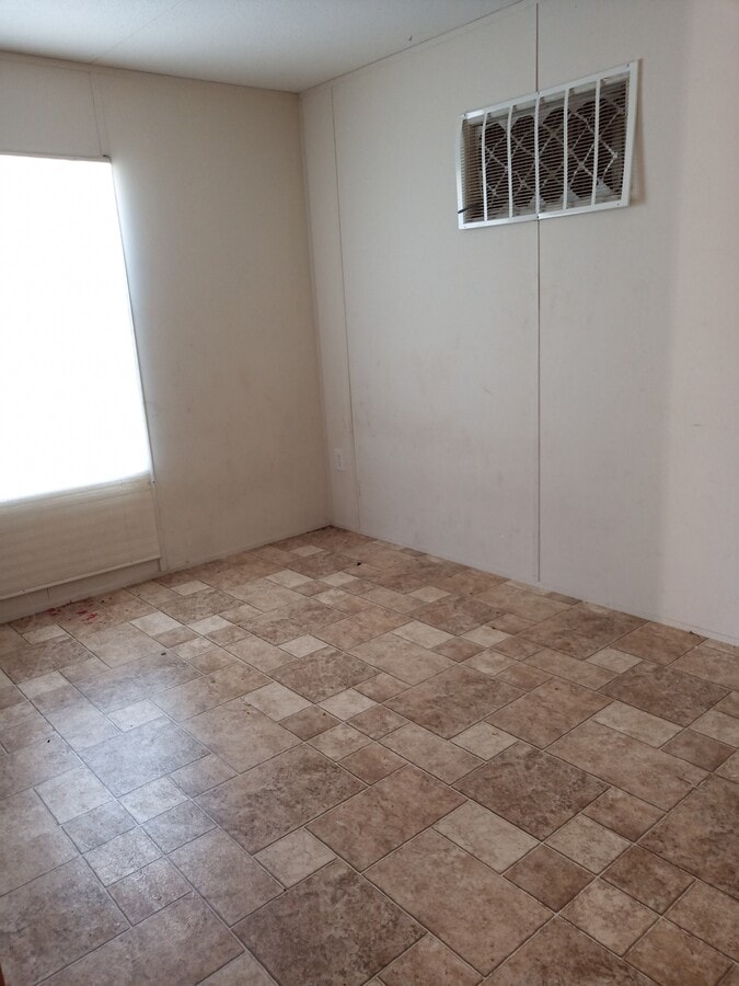 Photo - 111 W Rowan St