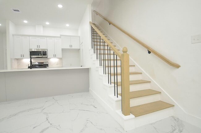 Photo - 9312 Waller St