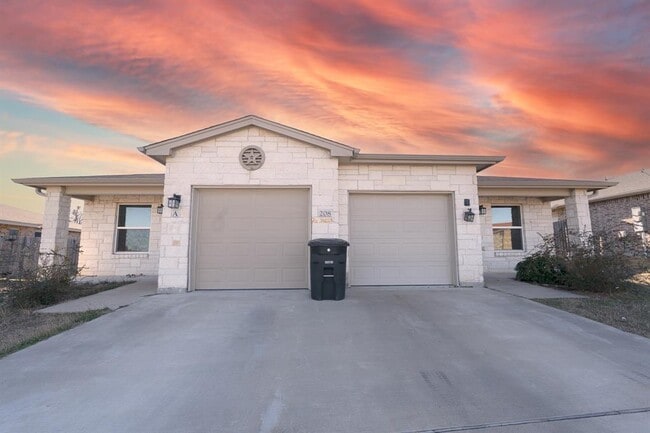 Building Photo - 208 Lowes Blvd