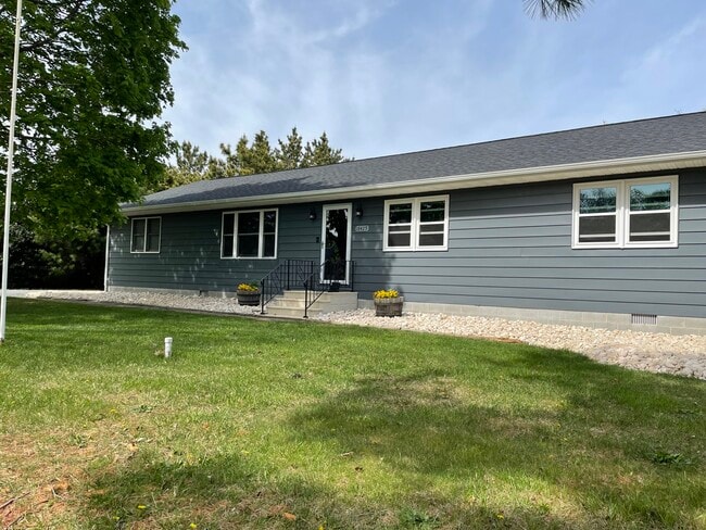 Photo - 18429 Linden Ln