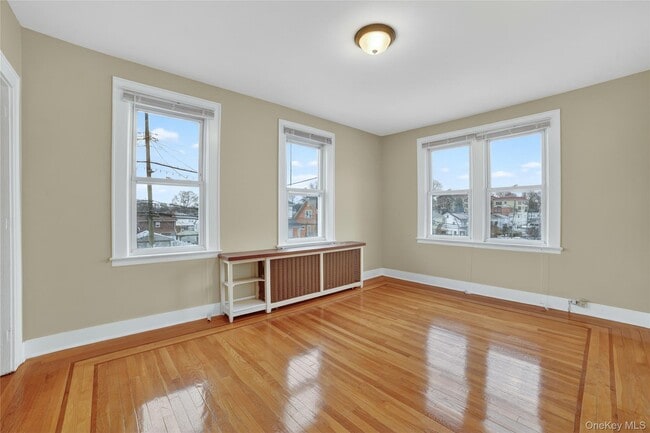 Photo - 47 Rossiter Ave