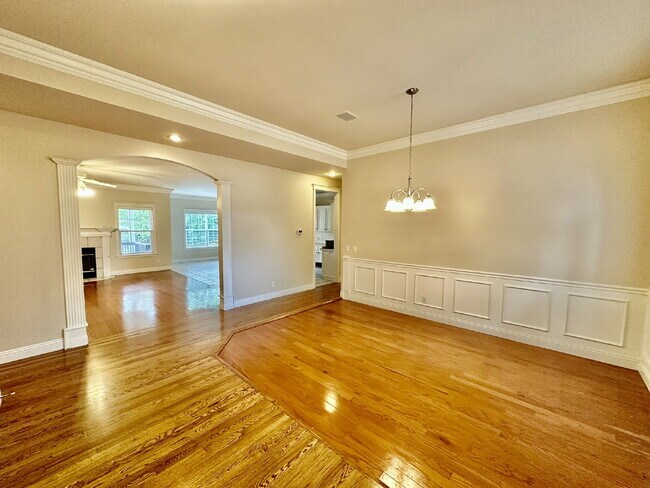 Photo - 604 Drake St