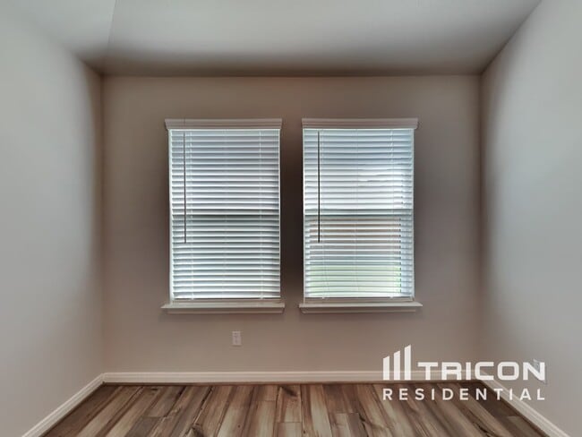 Photo - 5803 Zoey Wy