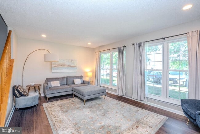 60 Balboa Ln