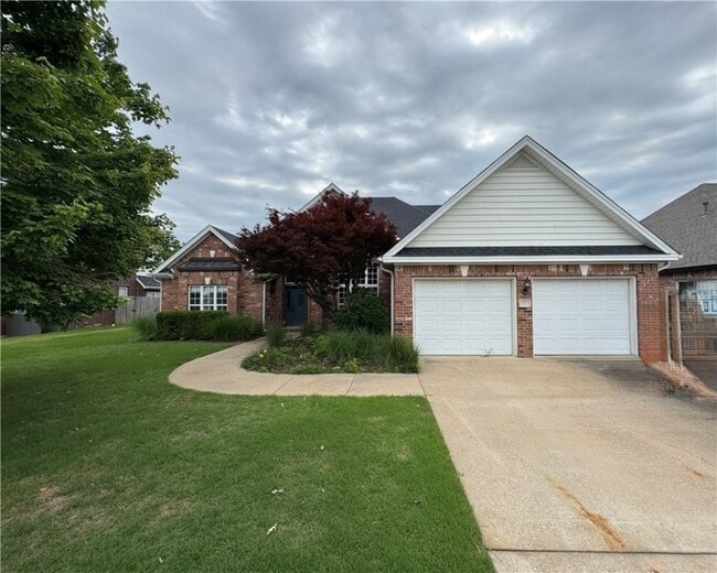 Photo - 407 Lyndal Ln House