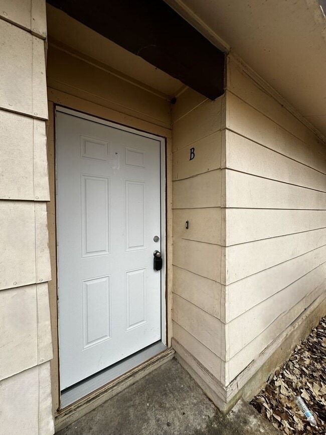 Photo - Quattro Investment Group LLC1 (5802 Emerald Forest Dr) Unidad B