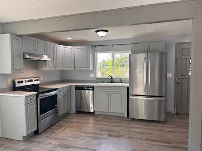 Photo - 5 Bedroom, 2 Bath in the Silver Beach Area!