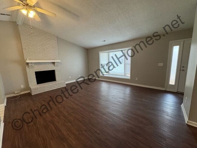 Photo - Nice 3 bedroom 2 bathroom home in Charlotte!