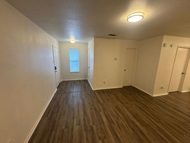 Photo - 2806 James Rd