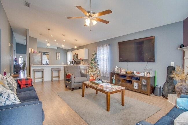 Photo - 2005 Tujaques Pl