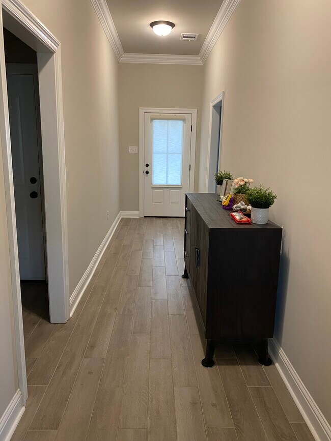 Foyer - 16052 Summer Gardens Ave