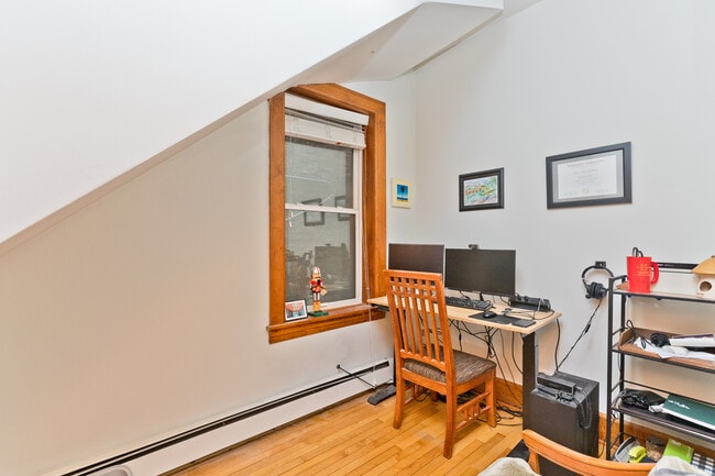 Photo - 2139 N Oakley Ave Unit 1