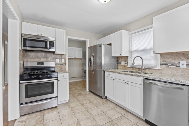 Photo - 14489 Agnes St