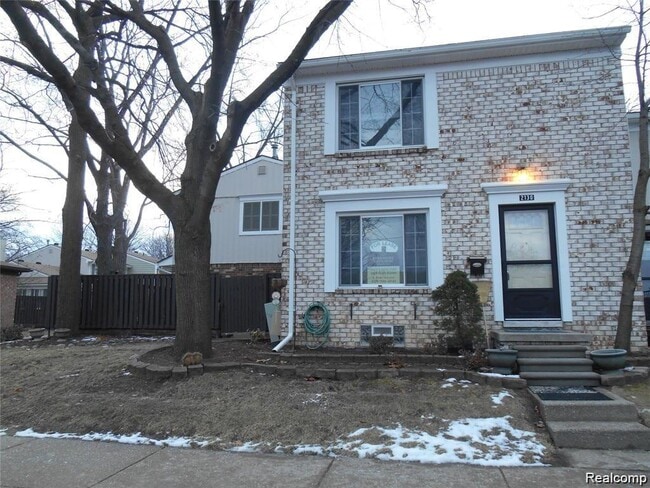 Building Photo - 2130 Wickham St Unit 4