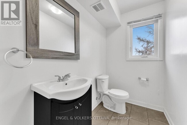 Photo - 52 Ontario St Unité 2