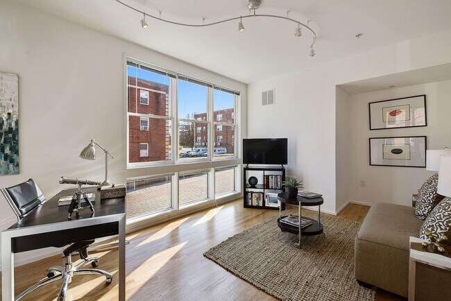 Photo - 1662 N Quinn St