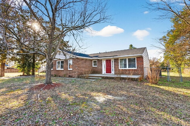 Photo - Spacious 5-Bedroom Retreat with 2.5 Baths in Saint Pauls – Your Dream Home Awaits!