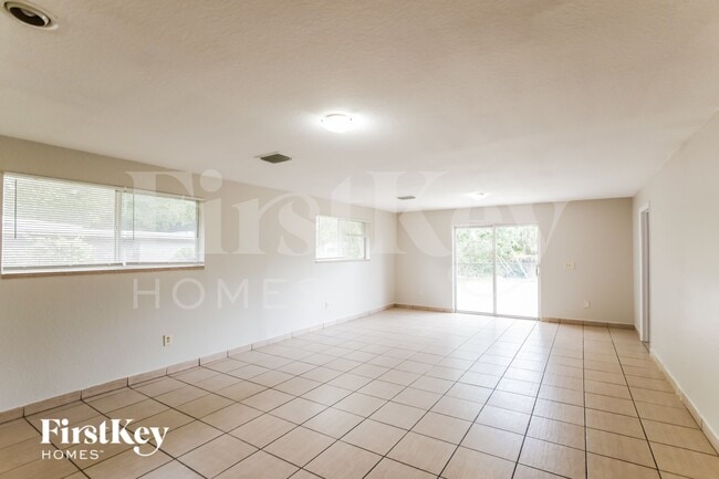 Photo - 405 NW 7th St