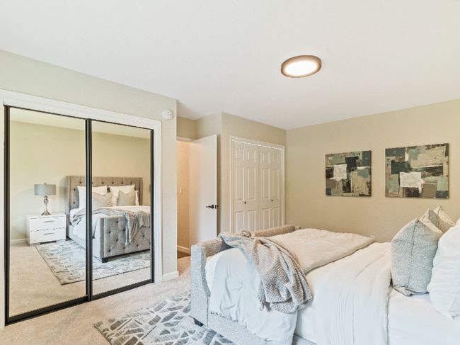 Photo - 2615 E McLoughlin Blvd