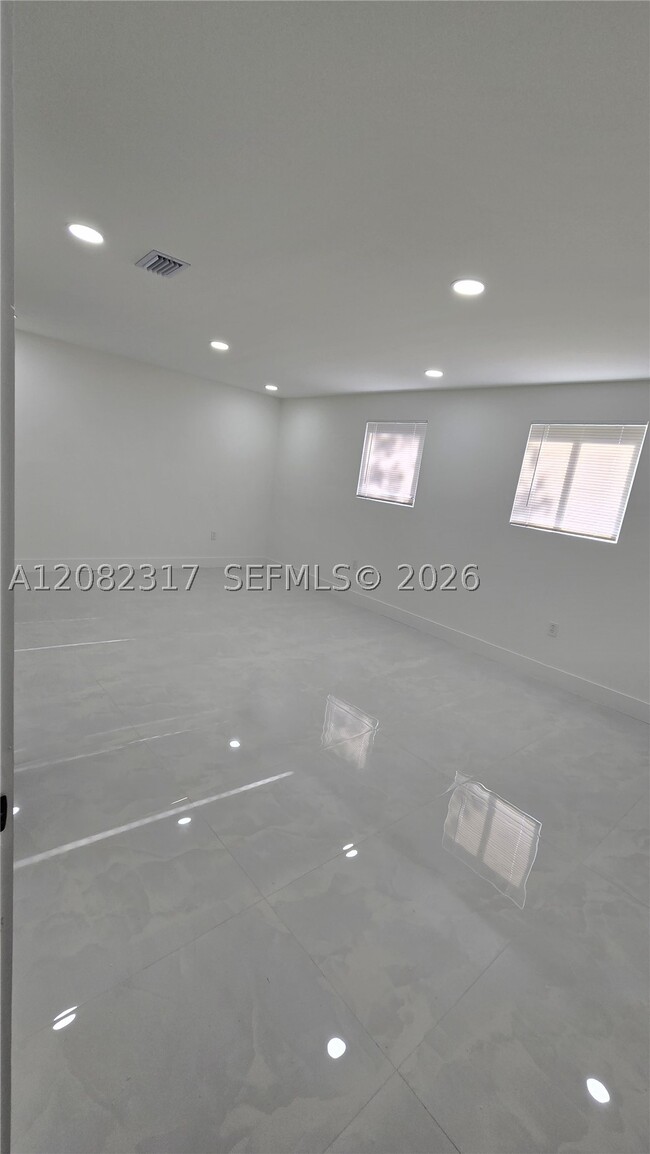 Photo - 776 NW 10th St