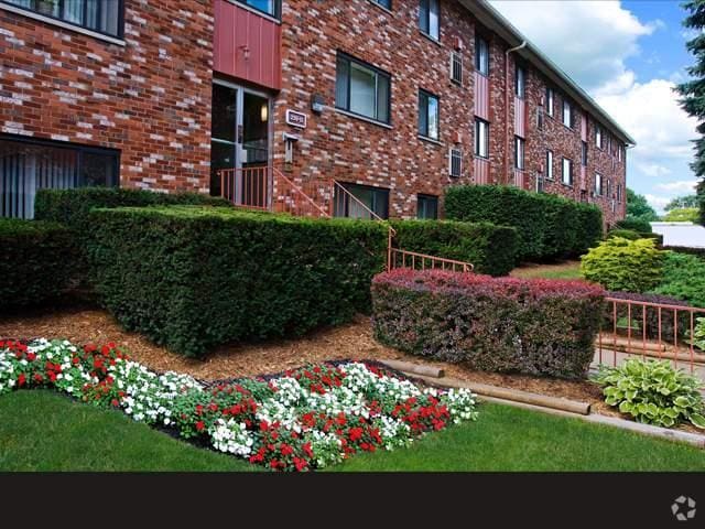 Building Photo - Edgewood Court Rental