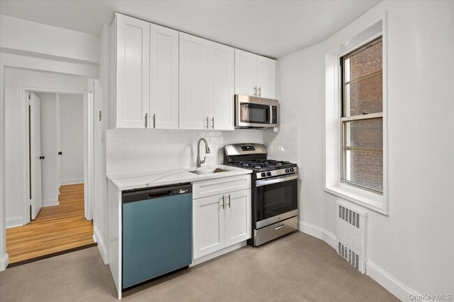 Building Photo - 67-30 Clyde St Unit 3B