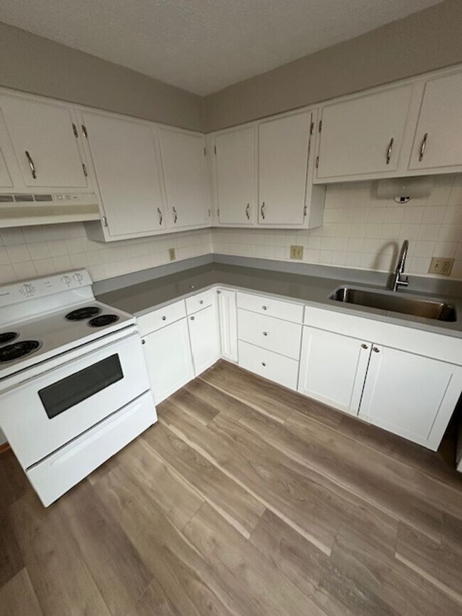 Photo - 247 Edwin St NW Unit 4