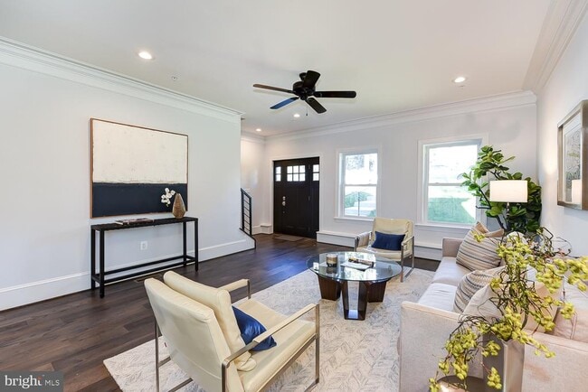 Photo - 5905 Eads St NE