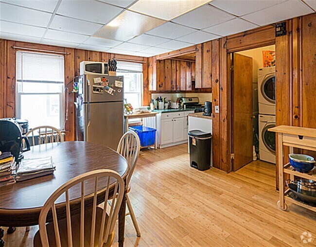 Building Photo - 365 Columbia St Unit 3 Rental