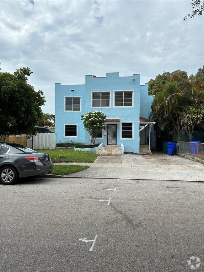 Building Photo - 1774 SW 11th St Unit 1 Rental