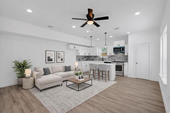 Photo - 8021 Birmingham St