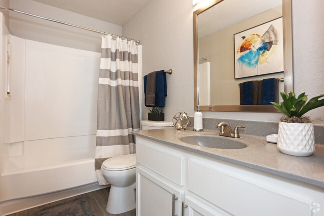 2BR, 2BA - 883 SF