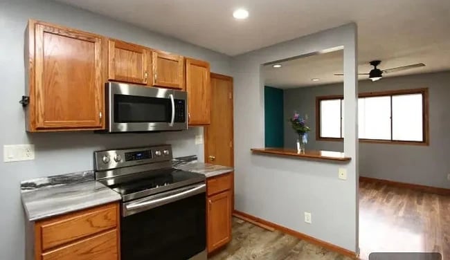 Photo - 1451 Manatt St