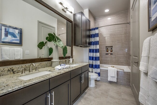 Photo - Your Private Urban Oasis Awaits Unidad SCR3