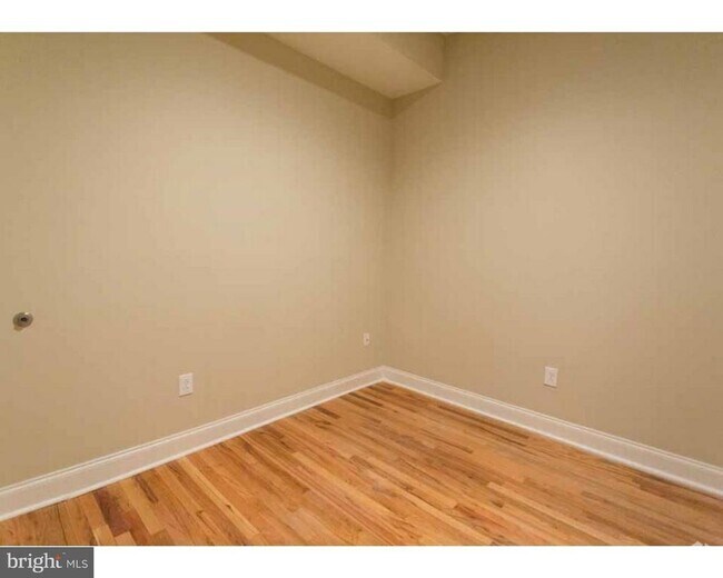 Building Photo - 1114 Pine St Unit 2R Rental