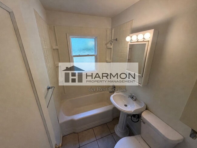 Photo - 1823 N Garland St