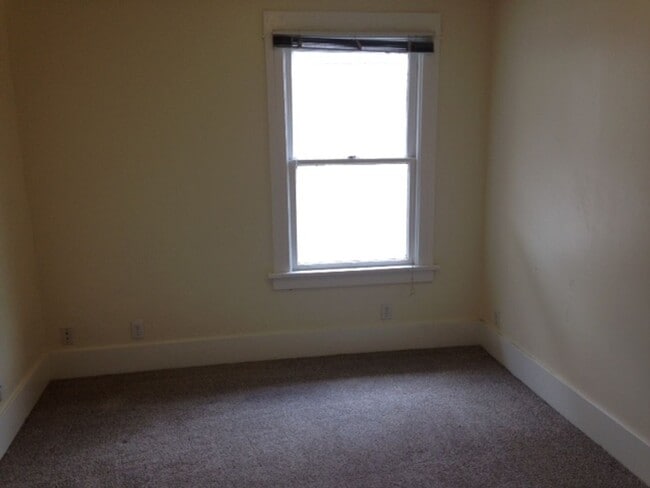 Building Photo - 4736 18th Ave NE Unit 3-E